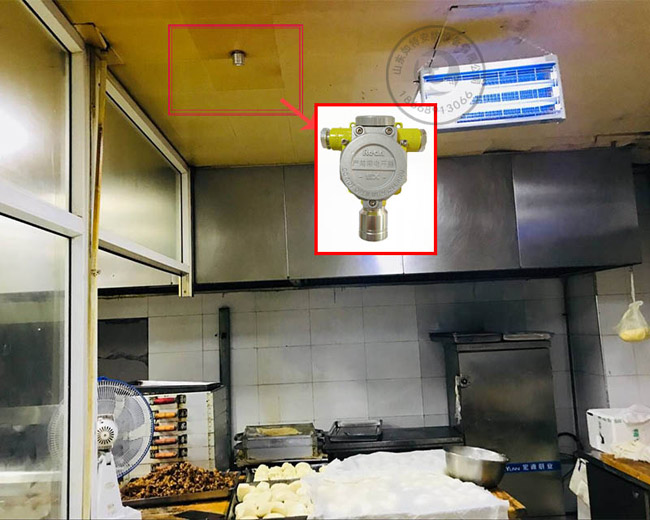 天津一家饭店厨房安装天然气报警器（探测器+报警控制器）