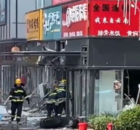泰安一商业店铺液化气泄漏爆炸伤亡严重