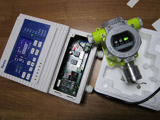 内置电化学式传感器的甲醇气体报警器