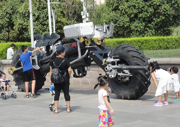 都来研究超级变形摩托车