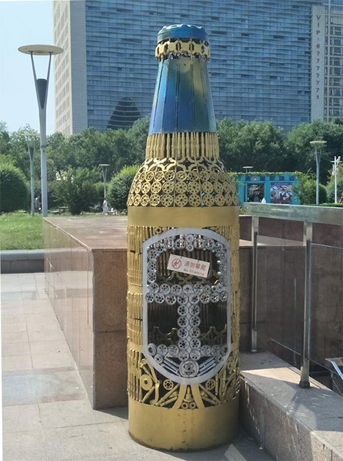 装不满的趵突泉啤酒宝瓶