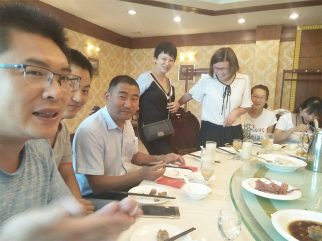 笑一笑，拍张照