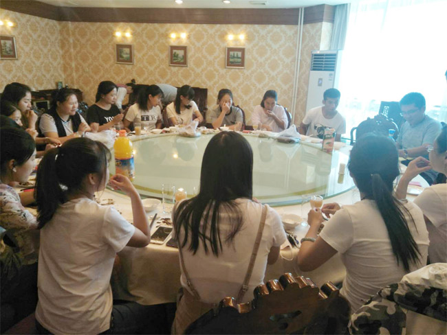 老板说说话，大家边磕爪子边聆听