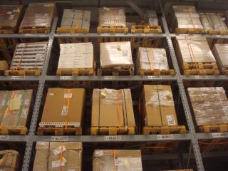 不安全的货架,货架负载过重