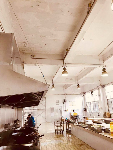 天然气报警器系统防护下的卷烟厂厨房